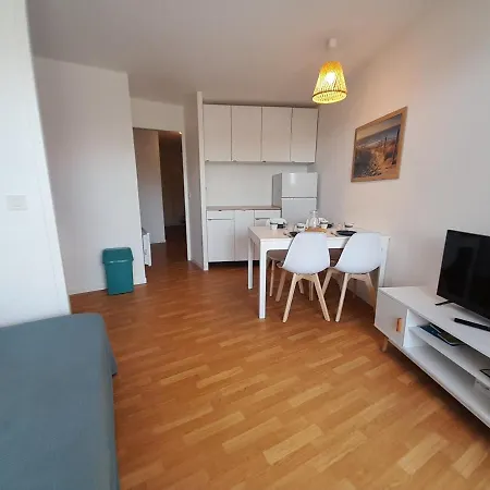 Apartment T2 Avec Piscine Proche Et A Boucau - Fr-1-239-981 *